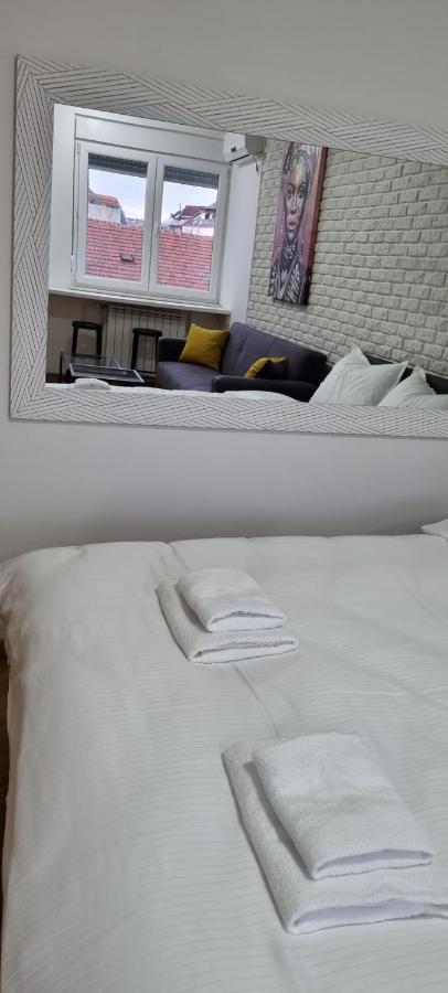 Grove II Apartment = Strict City Centre Novi Sad Buitenkant foto