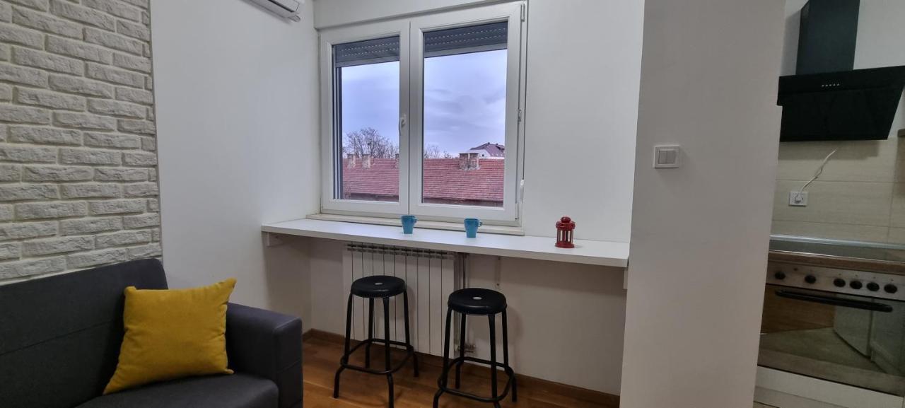 Grove II Apartment = Strict City Centre Novi Sad Buitenkant foto