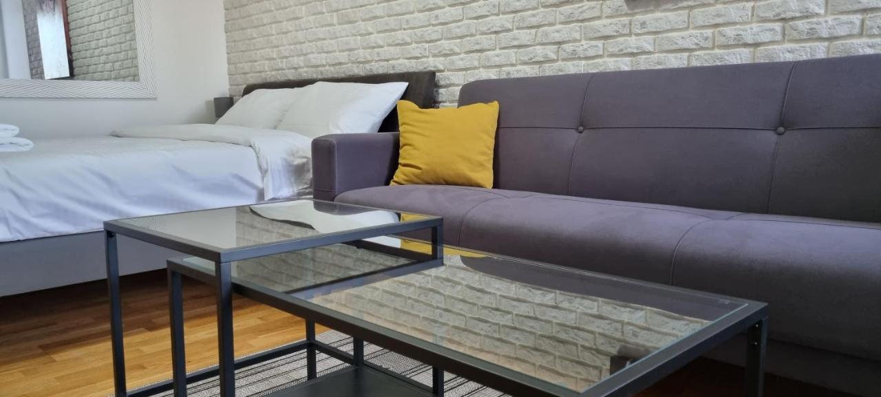 Grove II Apartment = Strict City Centre Novi Sad Buitenkant foto