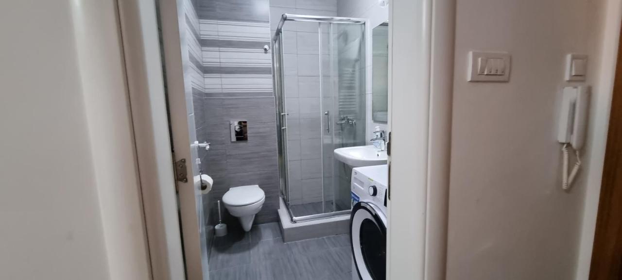 Grove II Apartment = Strict City Centre Novi Sad Buitenkant foto